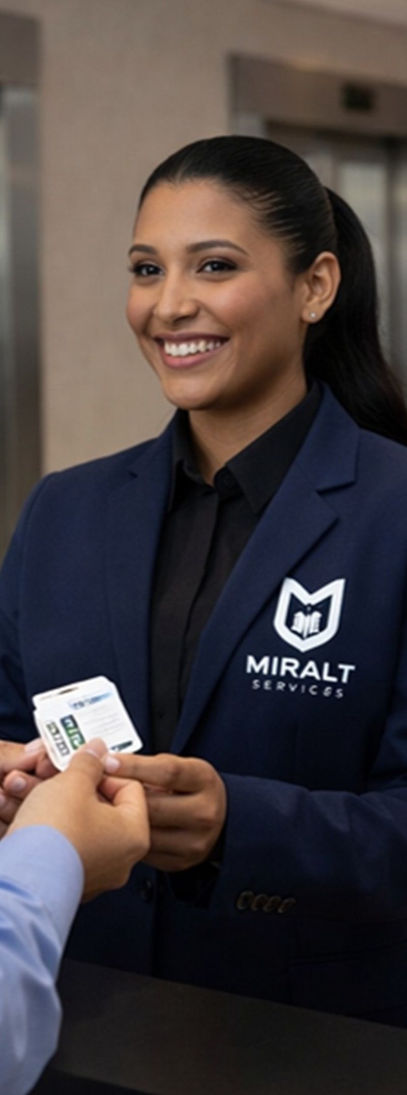 Equipe uniformizada da Miralt Serviços